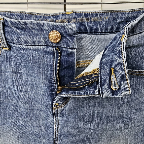 CHICO'S "SO SLIMMING GIRLFRIEND ANKLE" JEANS - Picture 3 of 15